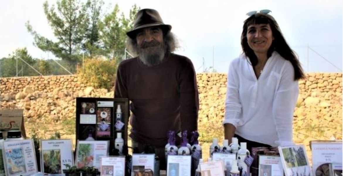 EGET VAKFI’NDAN ARMUTCUK’A 2500 ADET YENİ LAVANTA FİDESİ 