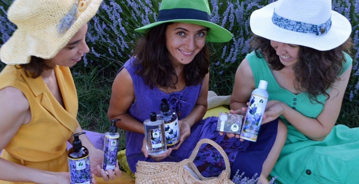 EGET VAKFI TRT RADYO 1 GECENİN İÇİNDEN PROGRAMINDAYDI.