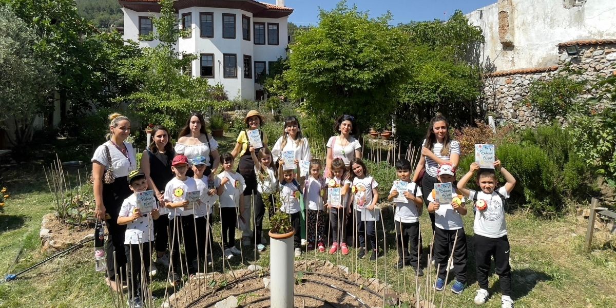 MERAKLI MİNİKLER DOĞAYI KEŞFETTİ! 
